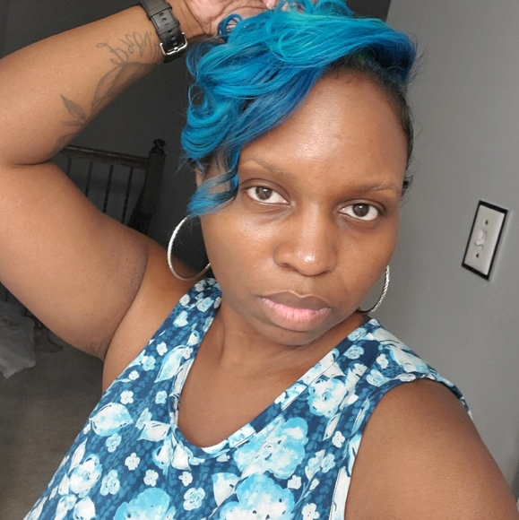 Meet your Posher, Nikki - Picture 1 of 1